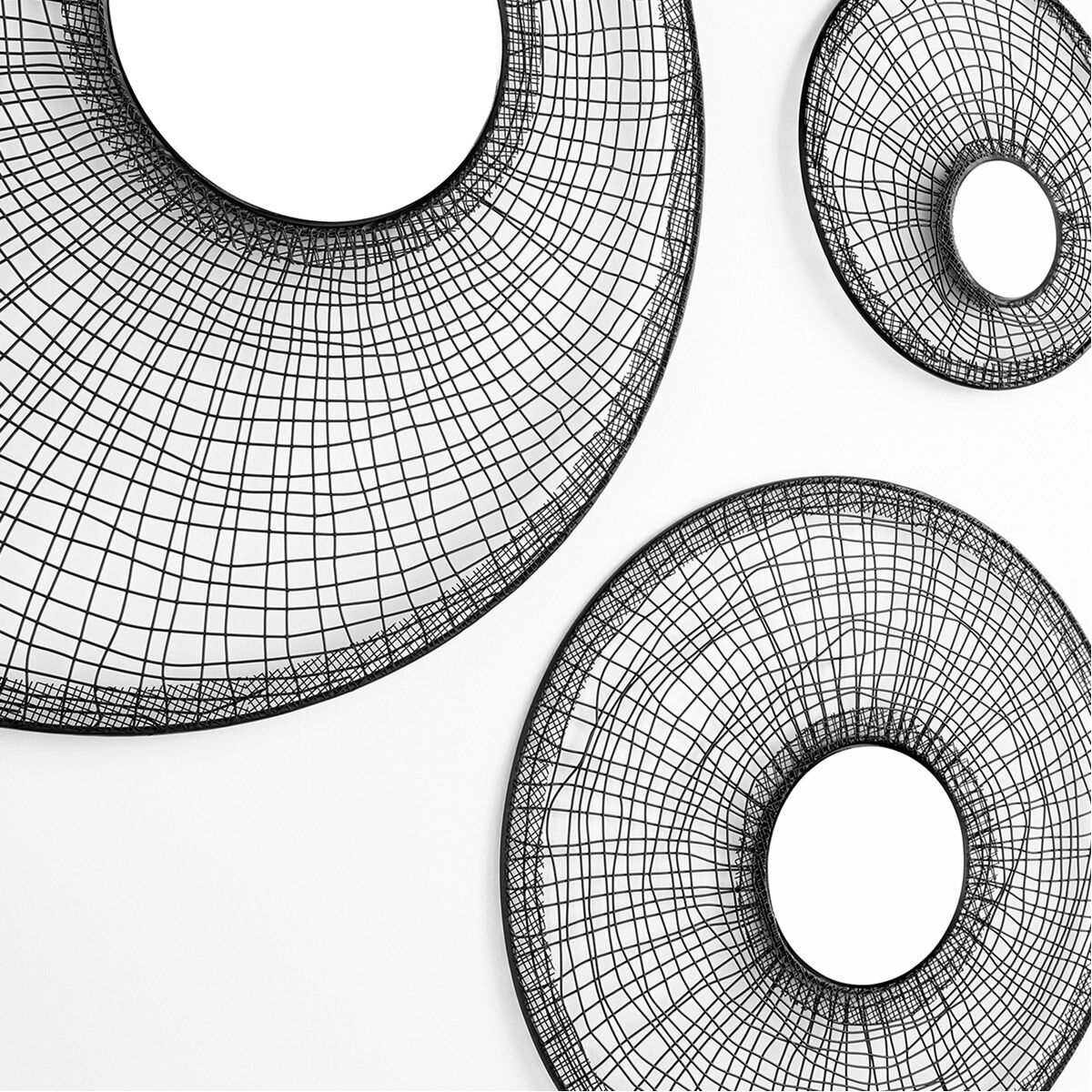 Silk Noir 16 inch Graphite Wall Mirror, Silk, Medium